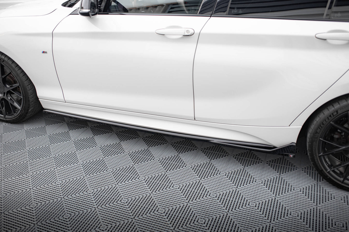 Side skirts diffusers V.3 CSL Look BMW 1 M-Pack / M140i F20 Facelift