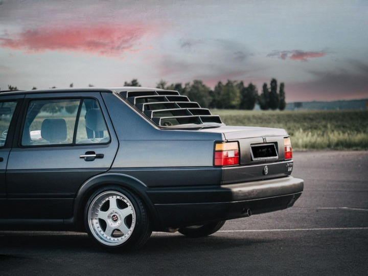 ART.2900  LOUVER LUNOTTO POSTRIORE NERO LUCIDO Volkswagen Jetta Mk2