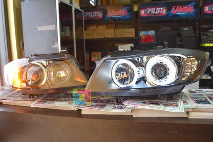 Coppia fari adatti per bmw e90 e91 angel eyes led bianchi con freccia led