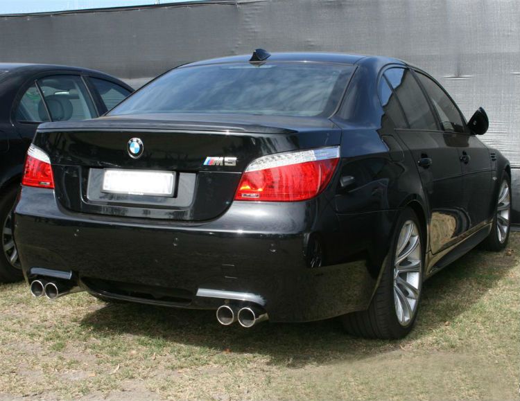 SPORT STYLE GLOSS BLACK TRUNK SPOILER SUITABLE FOR BMW E60 03-10