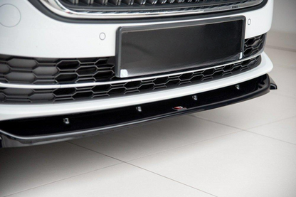 Octavia 4 Max V1 Labbro Frontale Piano Nero Vacuum Plastica 2020 in poi