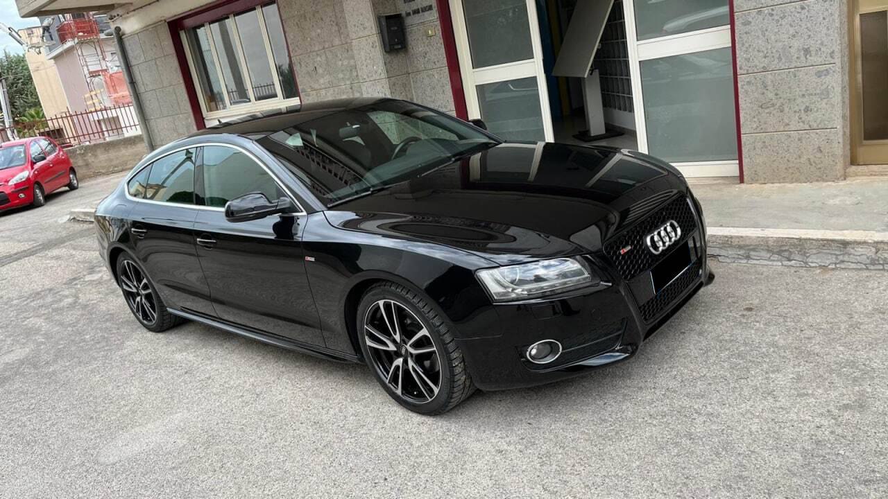 ART. 0604 GRIGLIA AUDI A5 2007-2011 LOOK RS5 NERA