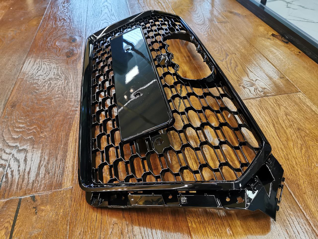 ART. 0197 GRIGLIA A4 B9 2015-2019 LOOK RS4 NERO LUCIDO