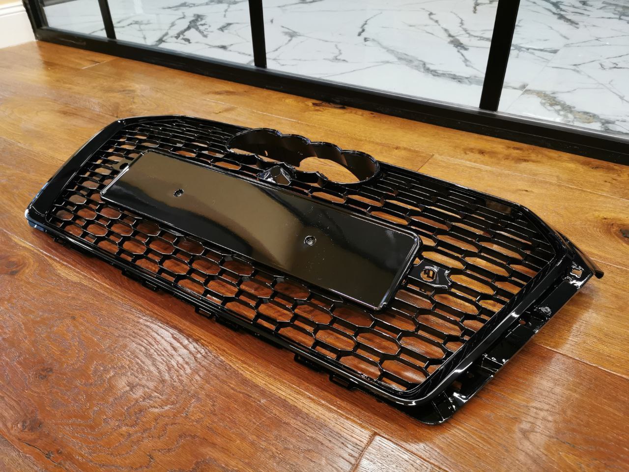 ART. 0197 GRIGLIA A4 B9 2015-2019 LOOK RS4 NERO LUCIDO