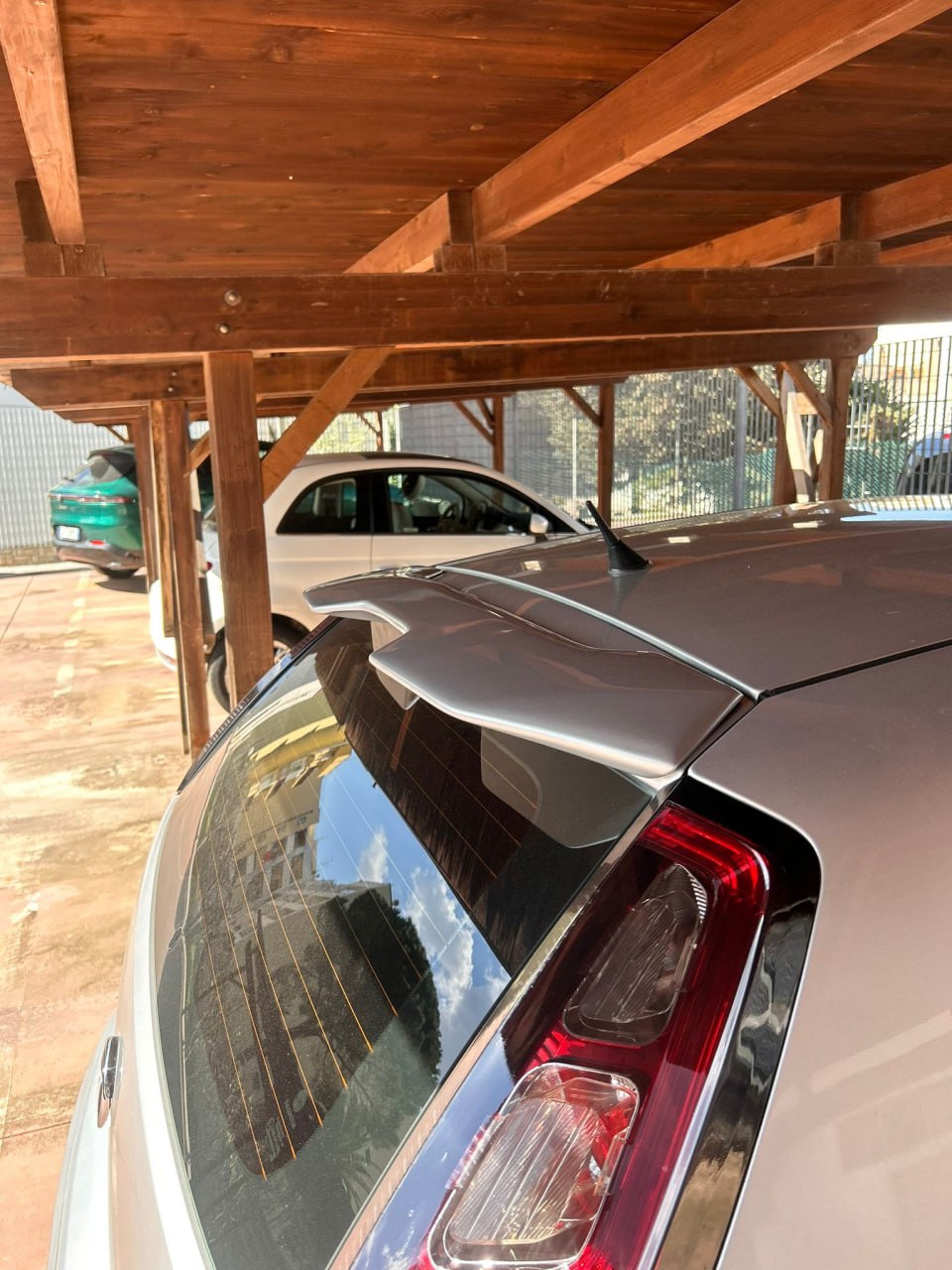 FIAT GRANDE PUNTO PUNTO EVO SPOILER SUL TETTO ALETTONE SPORTIVO NERO LUCIDO 0268