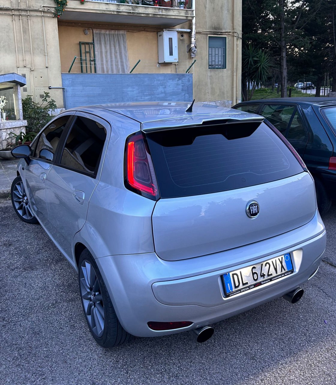 FIAT GRANDE PUNTO PUNTO EVO SPOILER SUL TETTO ALETTONE SPORTIVO NERO LUCIDO 0268