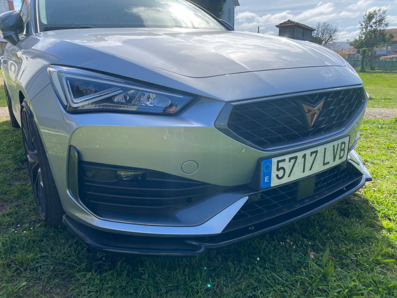 SPLITTER ADATTO PER SEAT CUPRA LEON 2020+ DESIGN SPORTIVO LOOK NERO LUCIDO