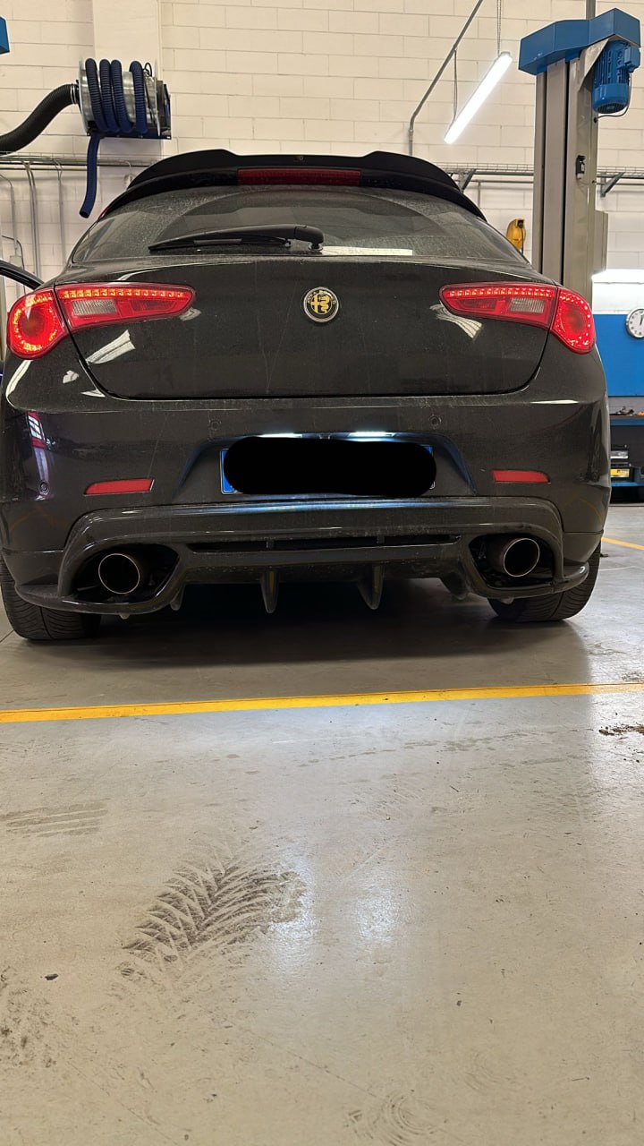 DIFFUSORE POSTERIORE ADATTO PER ALFA ROMEO GIULIETTA NERO LUCIDO
