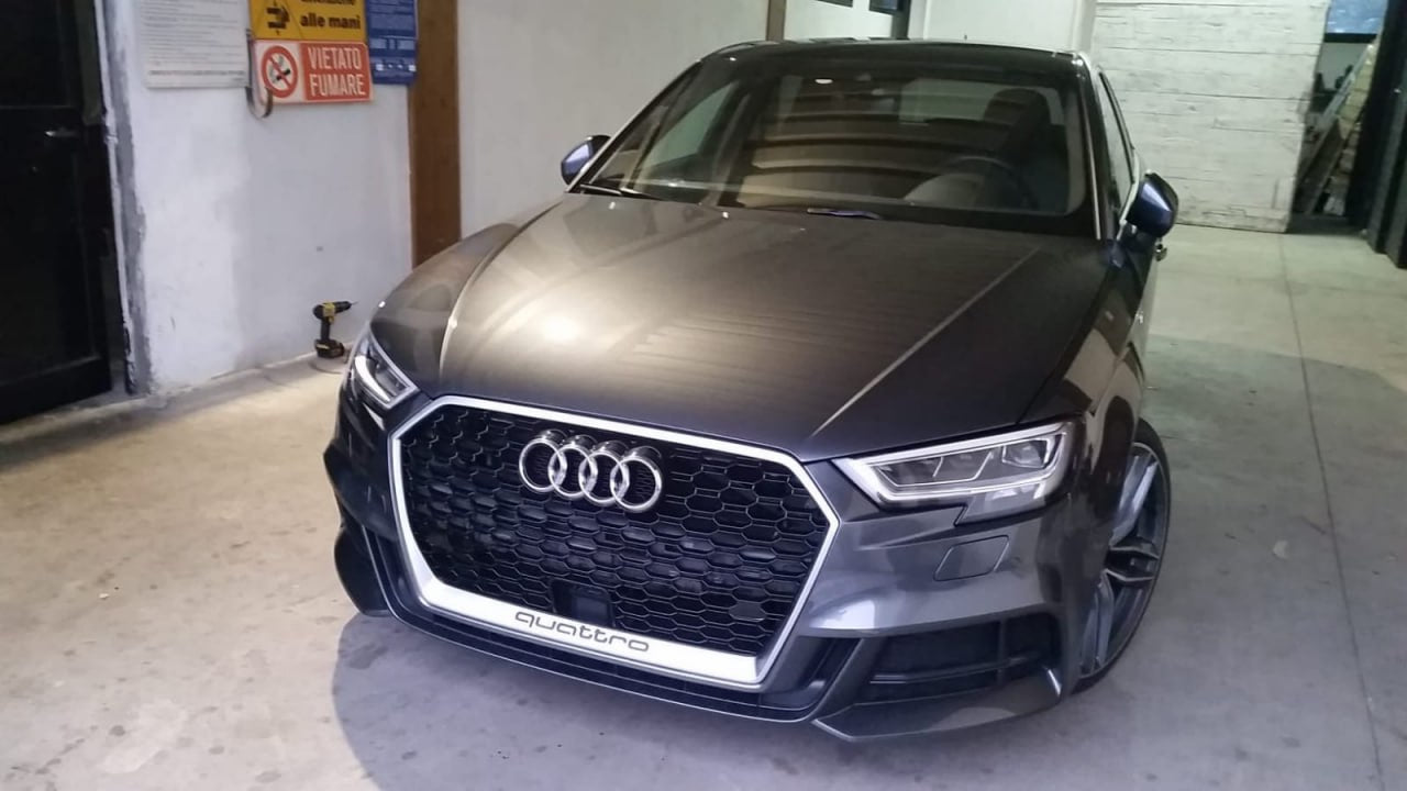 GRIGLIA ANTERIORE AUDI A3 8V 2016-2019 CALANDRA RS3 NIDO D'APE BORDO SATINATA ..