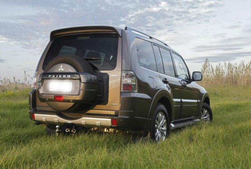 SPOILER POSTERIORE ADATTO PER MITSUBISHI PAJERO SPORT 2006-2015 TUNING