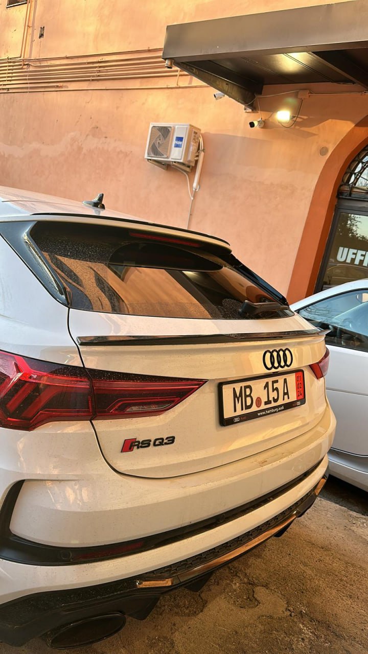 SPOILER BAGAGLIAIO ADATTO PER AUDI Q3 SPORTBACK 2019+ NERO LUCIDO LOOK RSQ3
