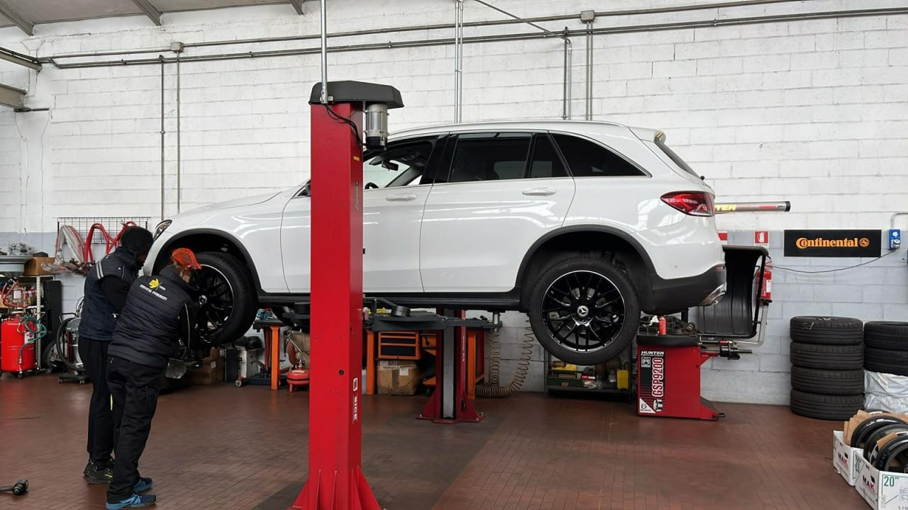 PEDANE LATERALI SOTTOPORTA PER MERCEDES GLC X253 C253 2020+ ALLUMINIO NERO AMG 0