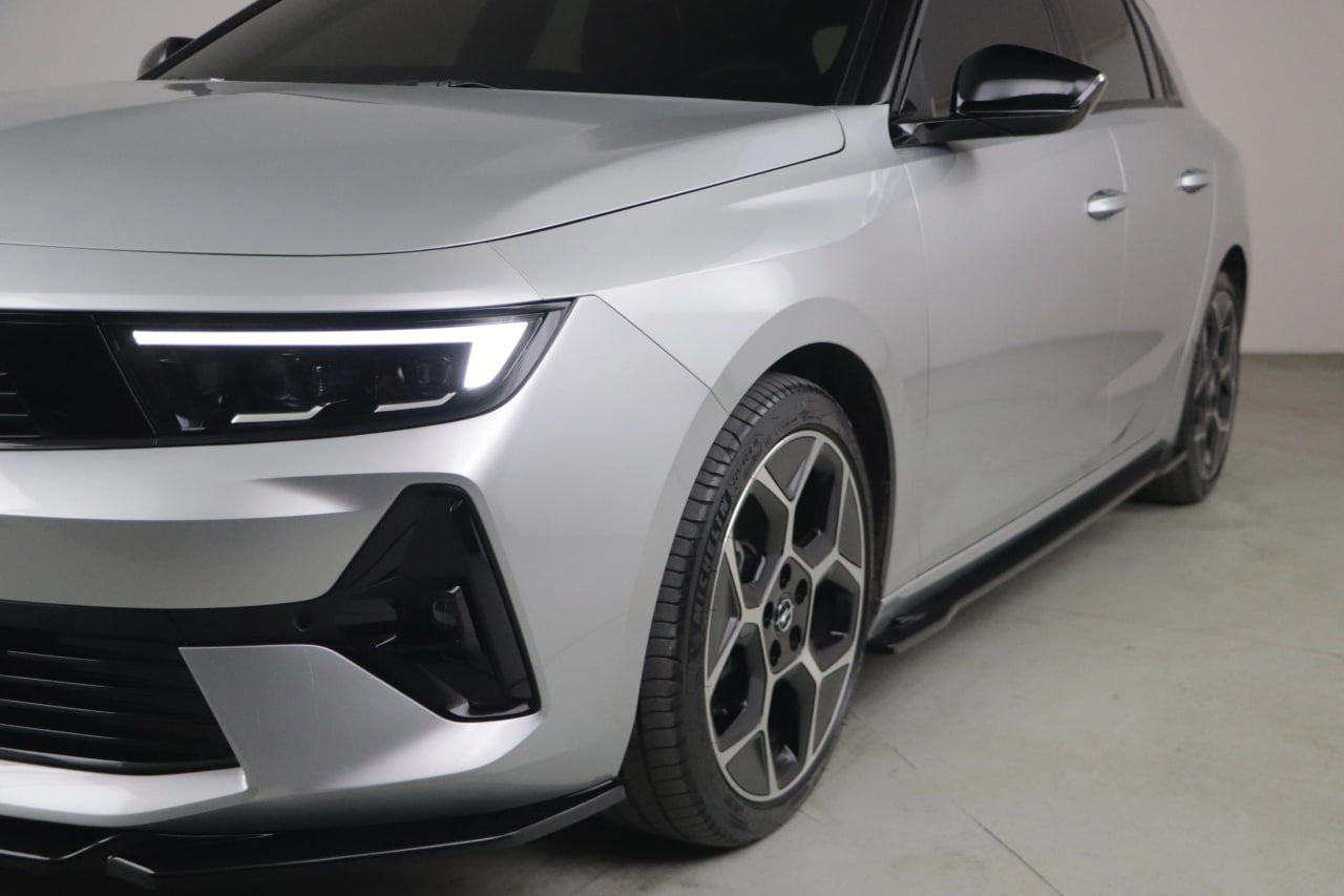 UNDER SKIRTS SUITABLE FOR ASTRA L 2020+ R GLOSSY BLACK