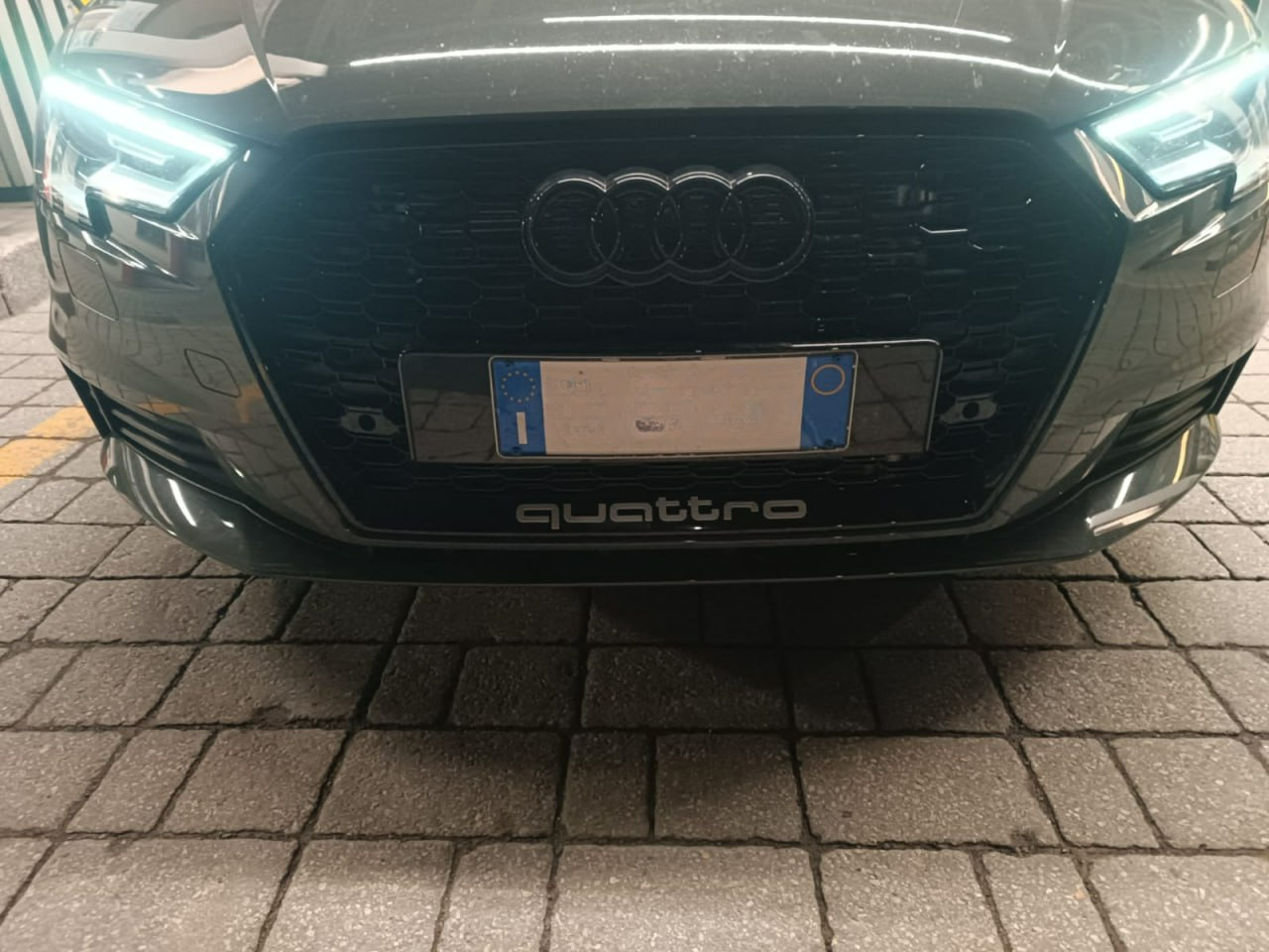 GRIGLIA ADATTA PER AUDI A3 8V 2017-2020 LOOK RS3 LOOK NERO LUCIDA 0033