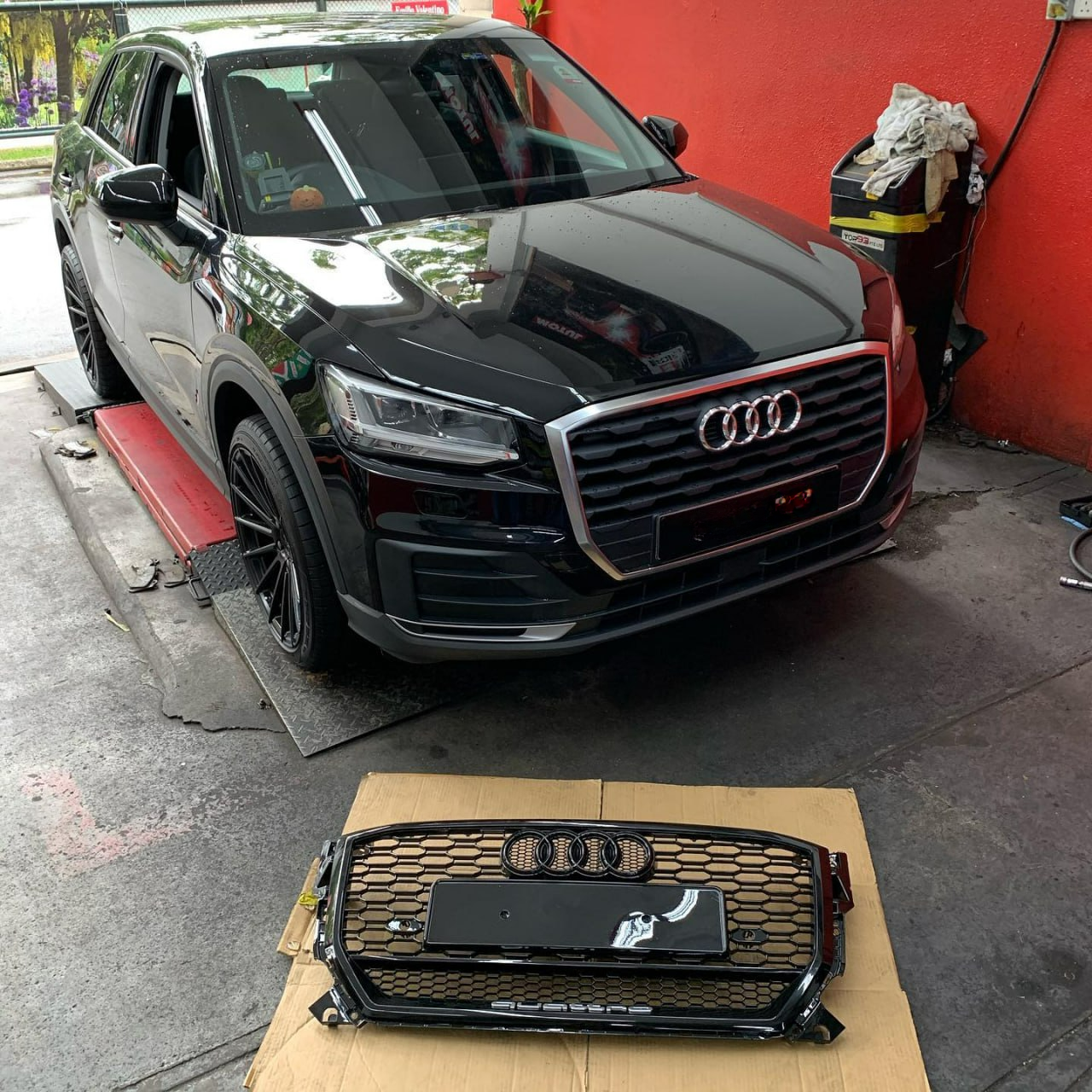 GRILLE SUITABLE FOR AUDI Q2 2016-2020 RSQ2 QUATTRO LOOK GLOSSY BLACK 