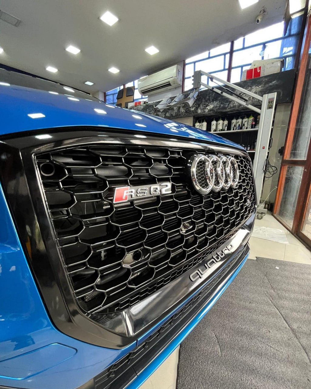 GRILLE SUITABLE FOR AUDI Q2 2016-2020 RSQ2 QUATTRO LOOK GLOSSY BLACK 