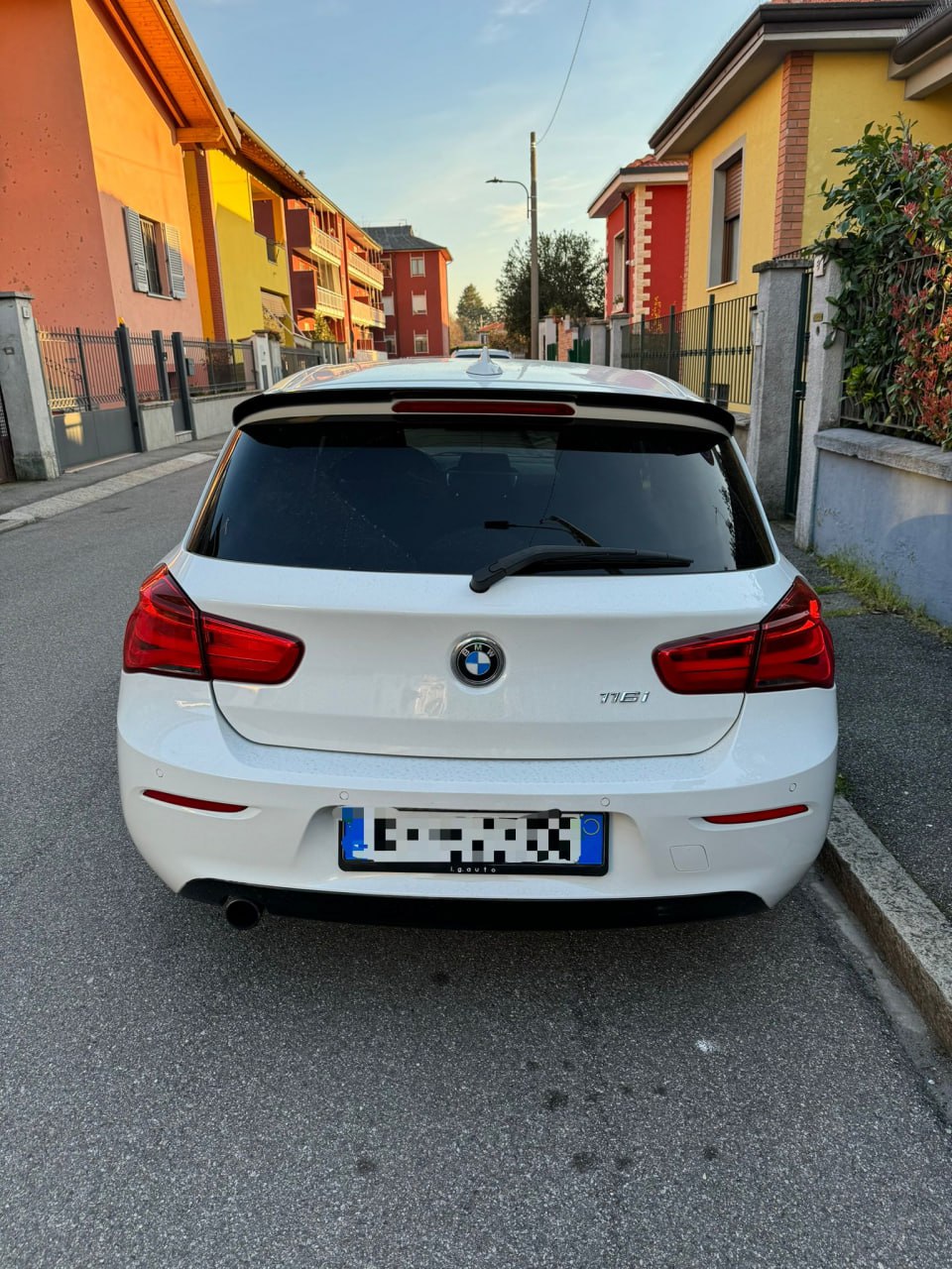 SPOILER POSTERIORE SUL TETTO BMW SERIE 1 F20 F21 2011-2019 NERO LUCIDO