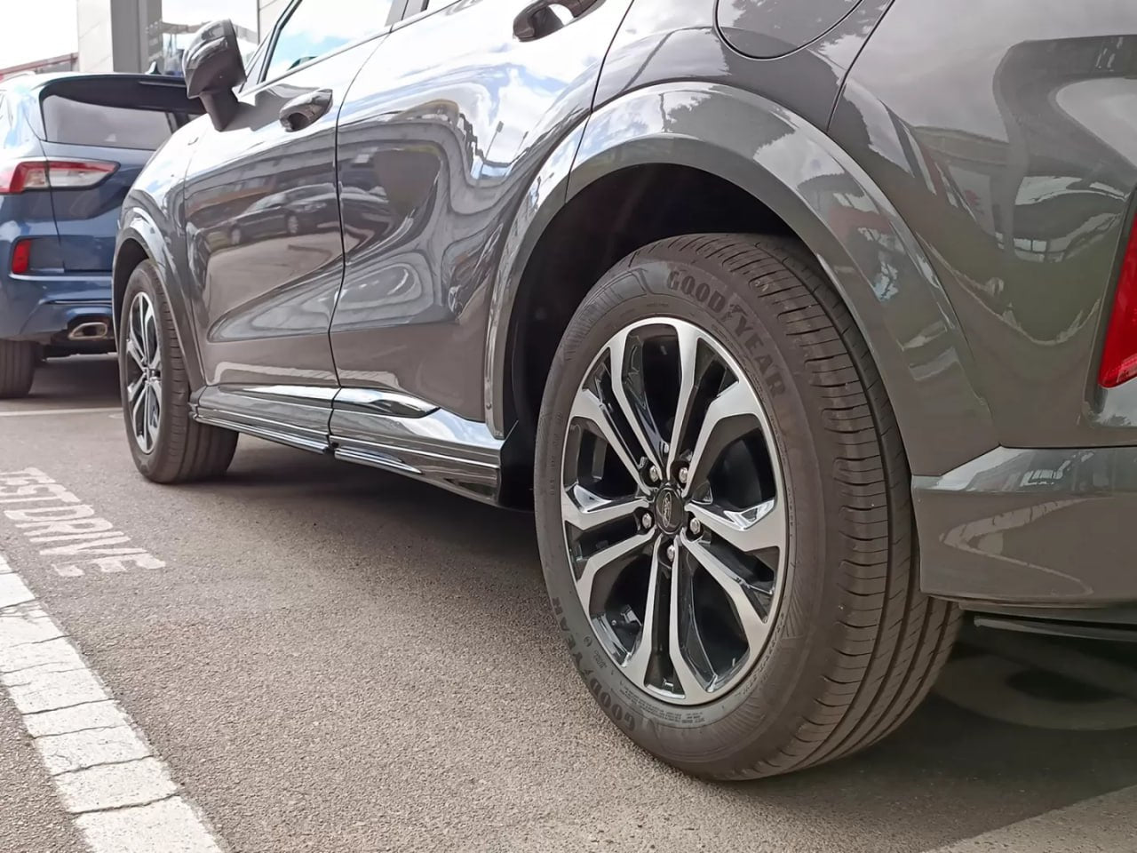 MINIGONNE ADATTO PER FORD PUMA ST-LINE 2019+ NERO LUCIDO
