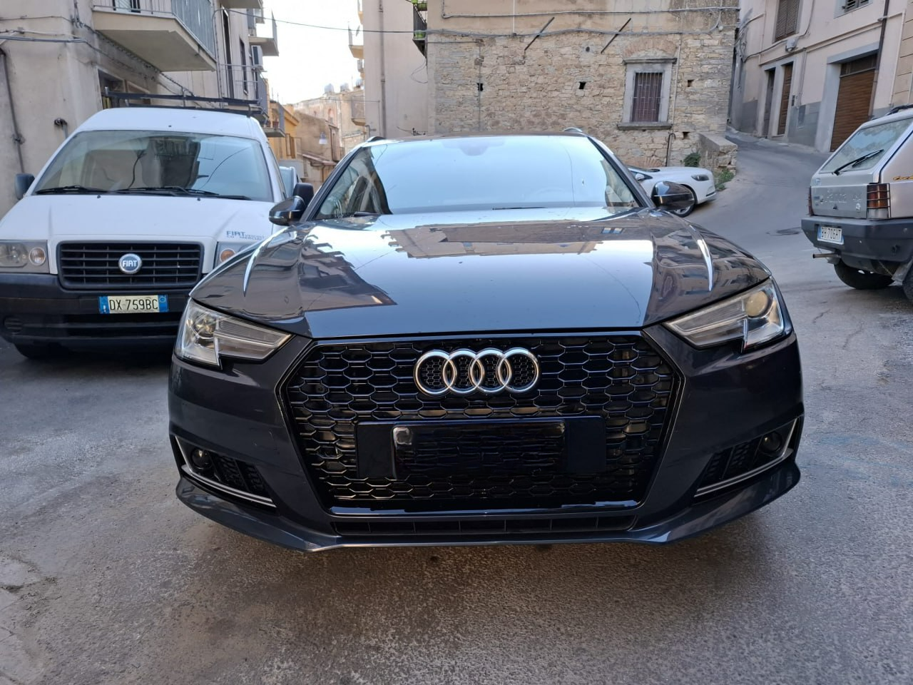 ART. 0197 GRIGLIA A4 B9 2015-2019 LOOK RS4 NERO LUCIDO