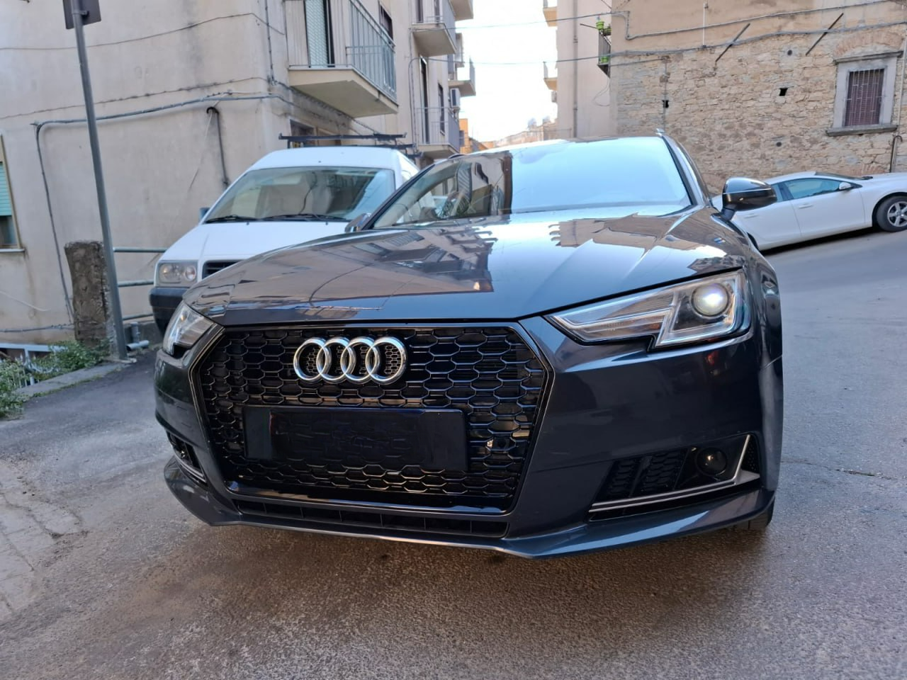 ART. 0197 GRIGLIA A4 B9 2015-2019 LOOK RS4 NERO LUCIDO