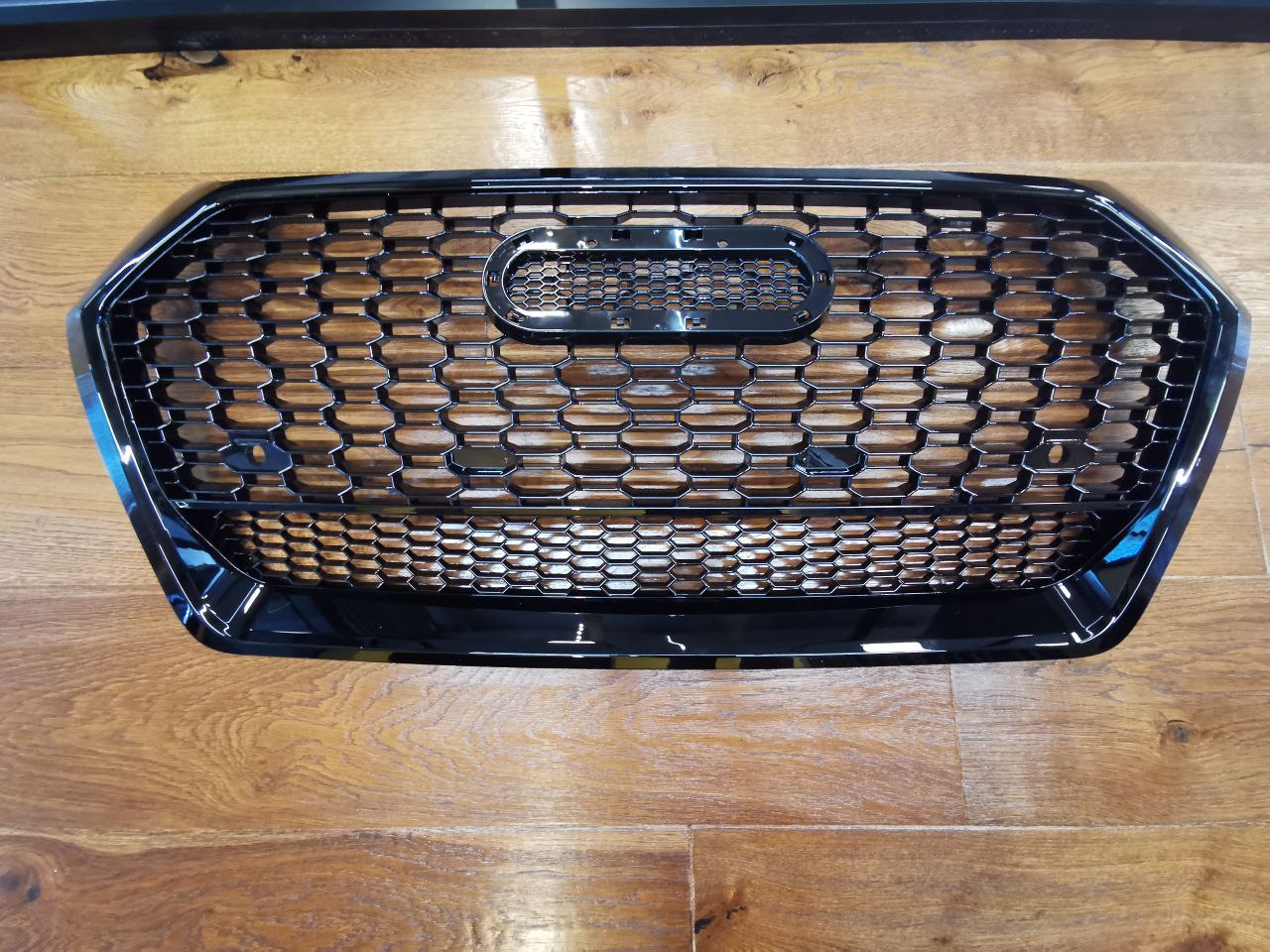 ART. 0945 GRIGLIA AUDI Q5 FY 2017-2020 LOOK RSQ5 QUATTRO NERO LUCIDO