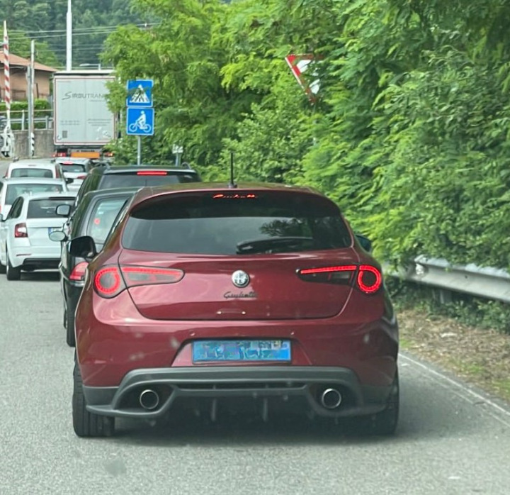 ✨0405 DIFFUSORE POSTERIORE ADATTO PER ALFA ROMEO GIULIETTA NERO LUCIDO✨