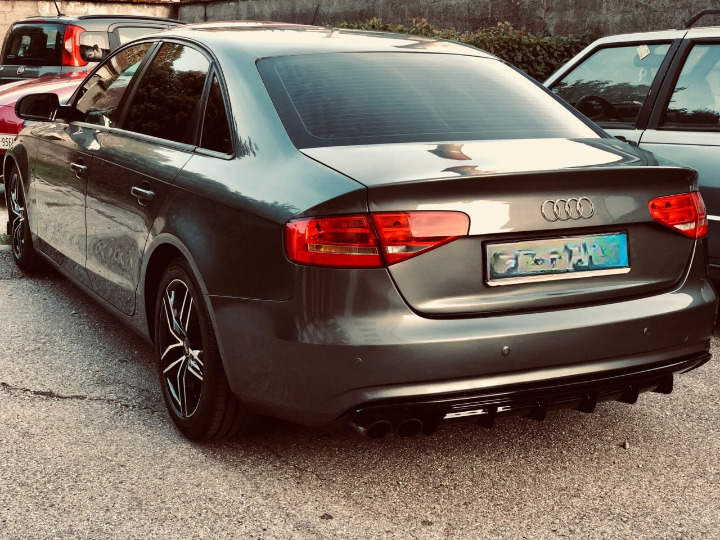 ✨Diffusore posteriore adatto per Audi A4 B8 (8K) LOOK RS4 07-14 NERO LUCIDO✨
