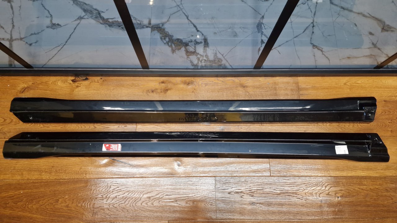 ART.2076 SOTTO MINIGONNE Q8 2019-2023 NERO LUCIDO