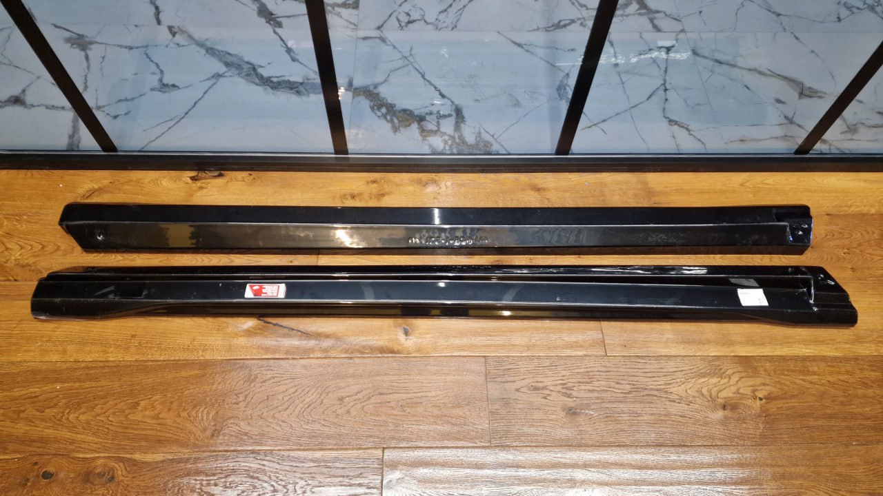 ART.2076 SOTTO MINIGONNE Q8 2019-2023 NERO LUCIDO