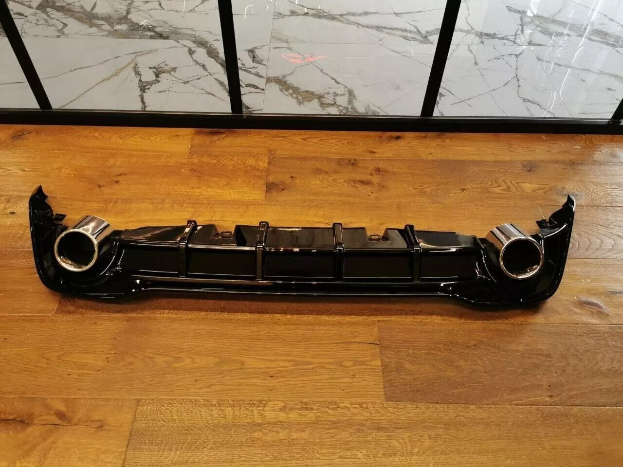 ART. 0512 DIFFUSORE GOLF 8 VIII 1+1 LOOK GTI NERO LUCIDO + TERMINALI