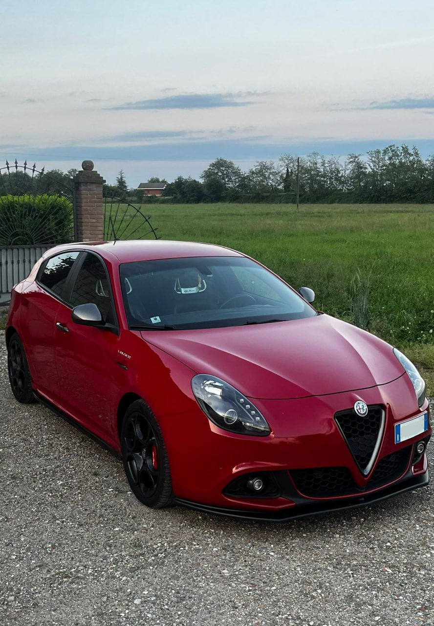 💥SOTTO MINIGONNE ADATTO PER ALFA ROMEO GIULIETTA 2010-2020 NERO LUCIDO💥