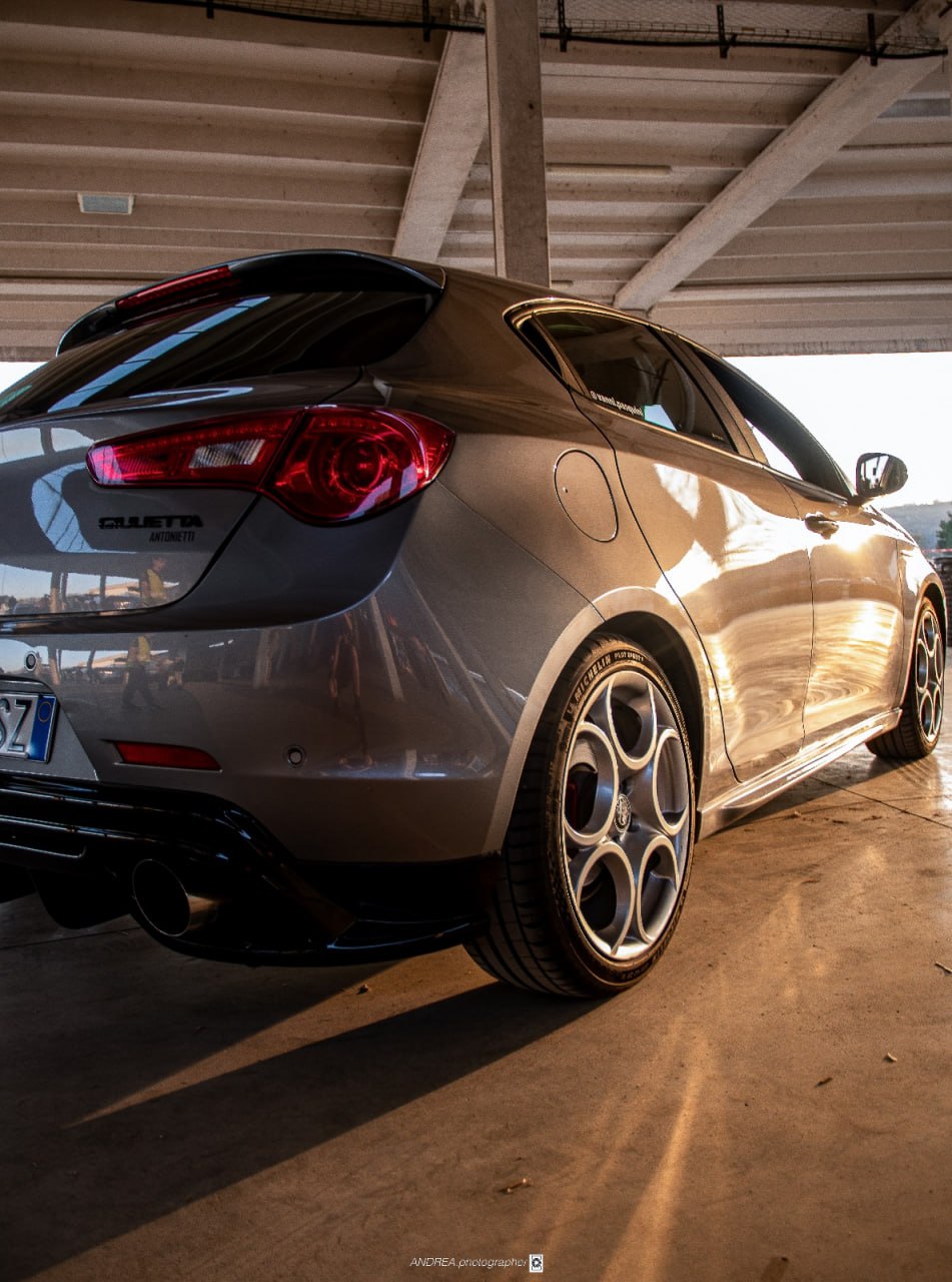 ⭐0405 DIFFUSORE ADATTO PER ALFA ROMEO GIULIETTA LOOK QUADRIFOGLIO NERO LUCIDO⭐