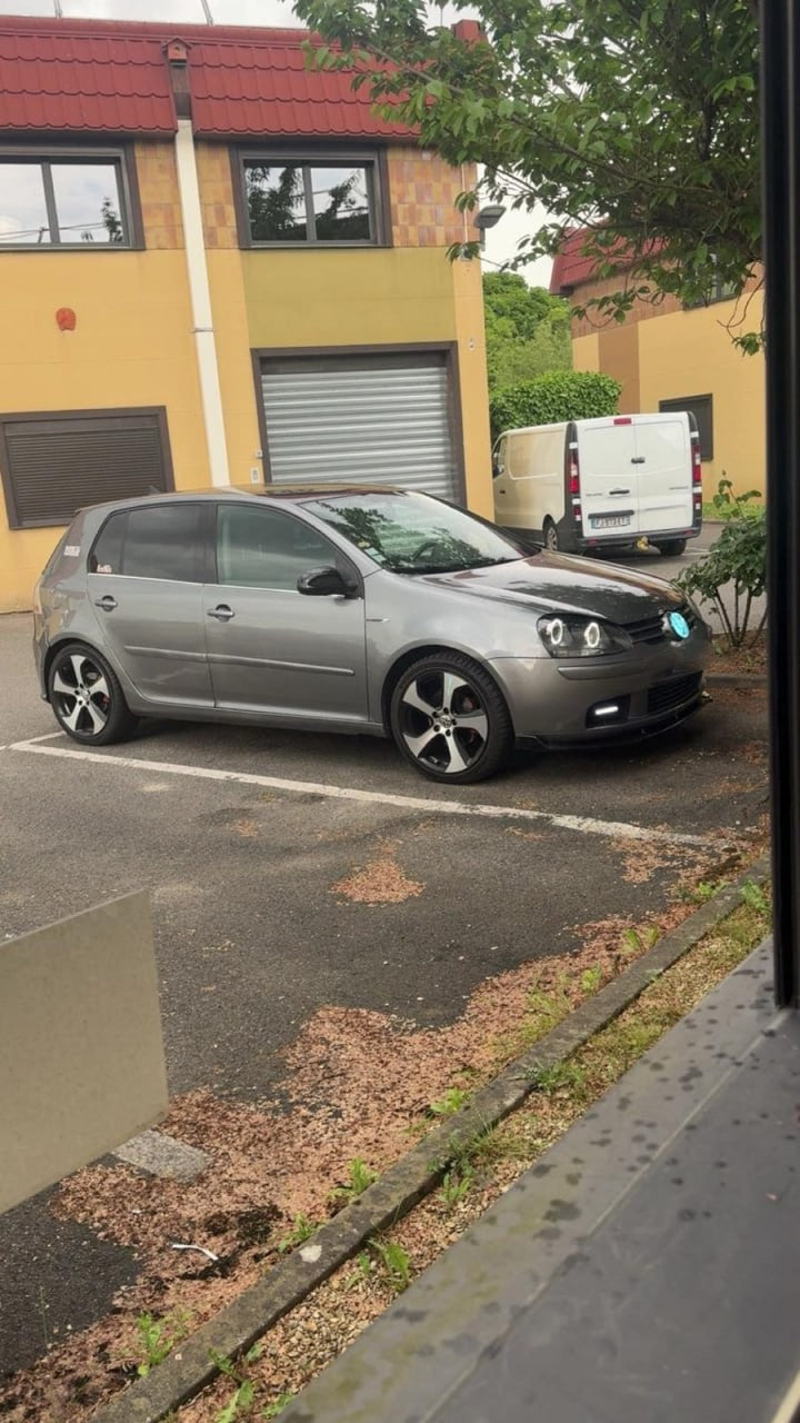 0377🔥FARI ANTERIORI ADATTI A VW GOLF 5 V 03-08 NERI ANGEL EYES BIANCHI A LED🔥