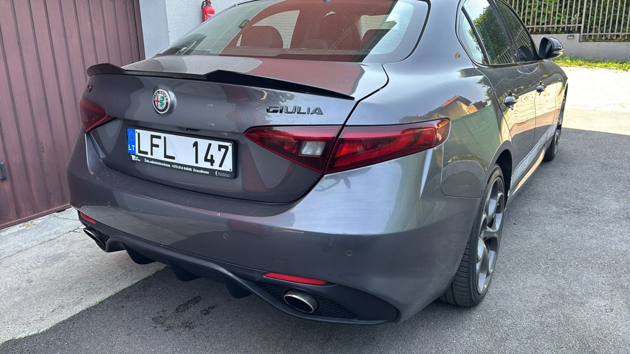 0076 SPOILER COFANO ADATTO PER ALFA ROMEO GIULIA 2015-2021 IN CARBONIO VELOCE