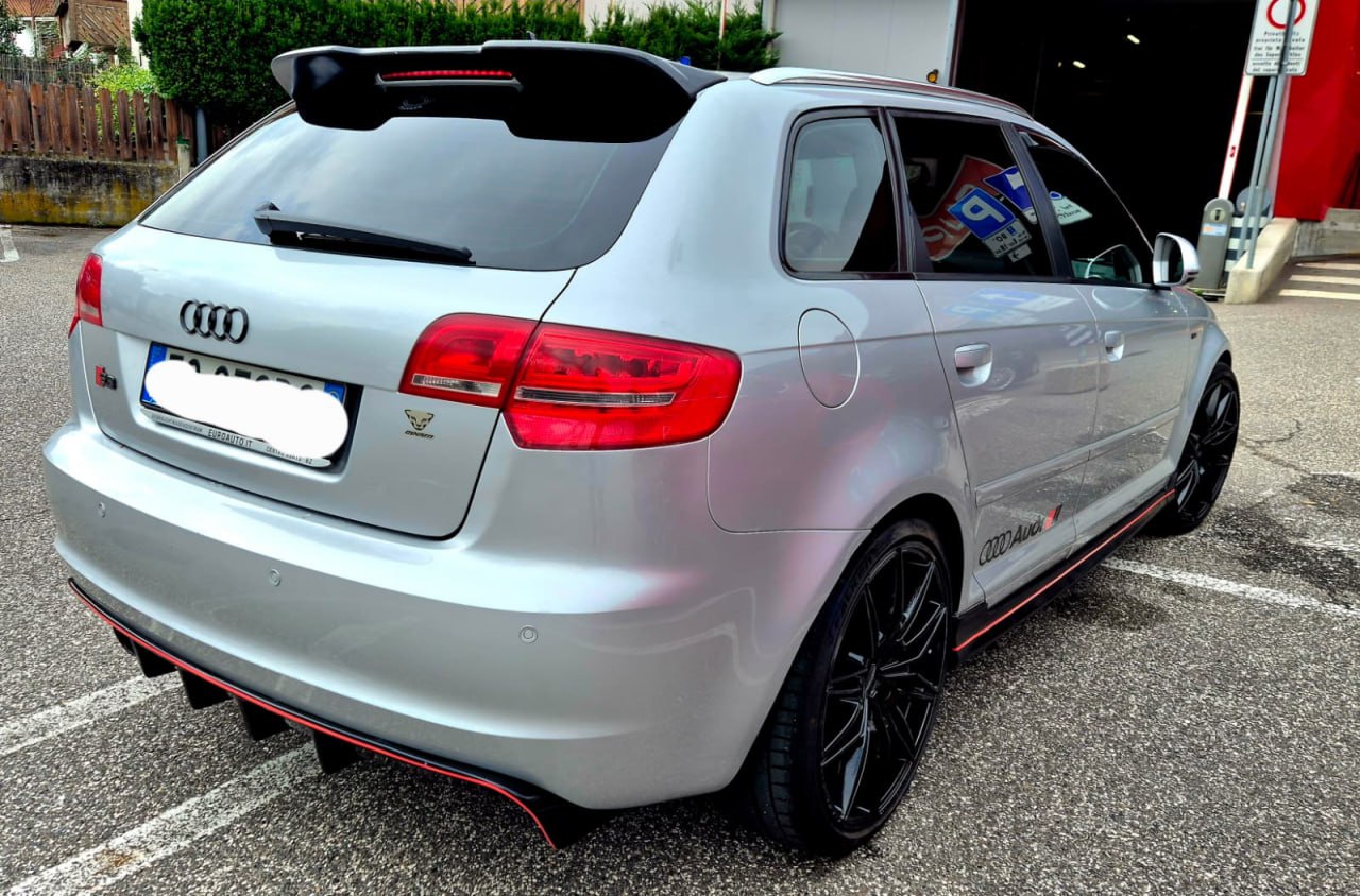 ART. 0062 DIFFUSORE AUDI A3 8P 2008-2012 3/5 PORTE LOOK RS3 NERO LUCIDO