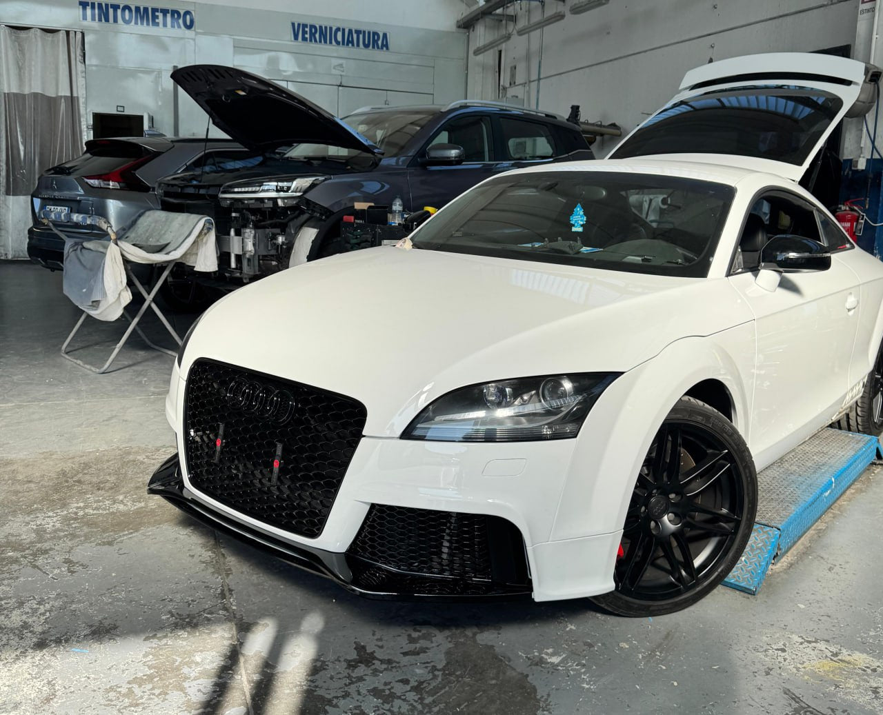 ART. 0582 GRIGLIA TT 8J 2006-2014 LOOK RSTT NERO LUCIDO