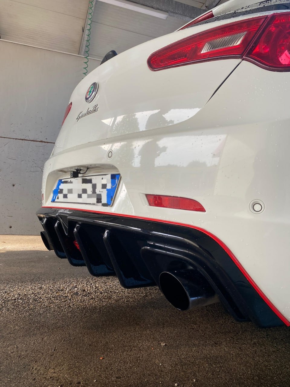 ART. 1924 DIFFUSORE ALFA ROMEO  GIULIETTA NERO LUCIDO LOOK TUNING