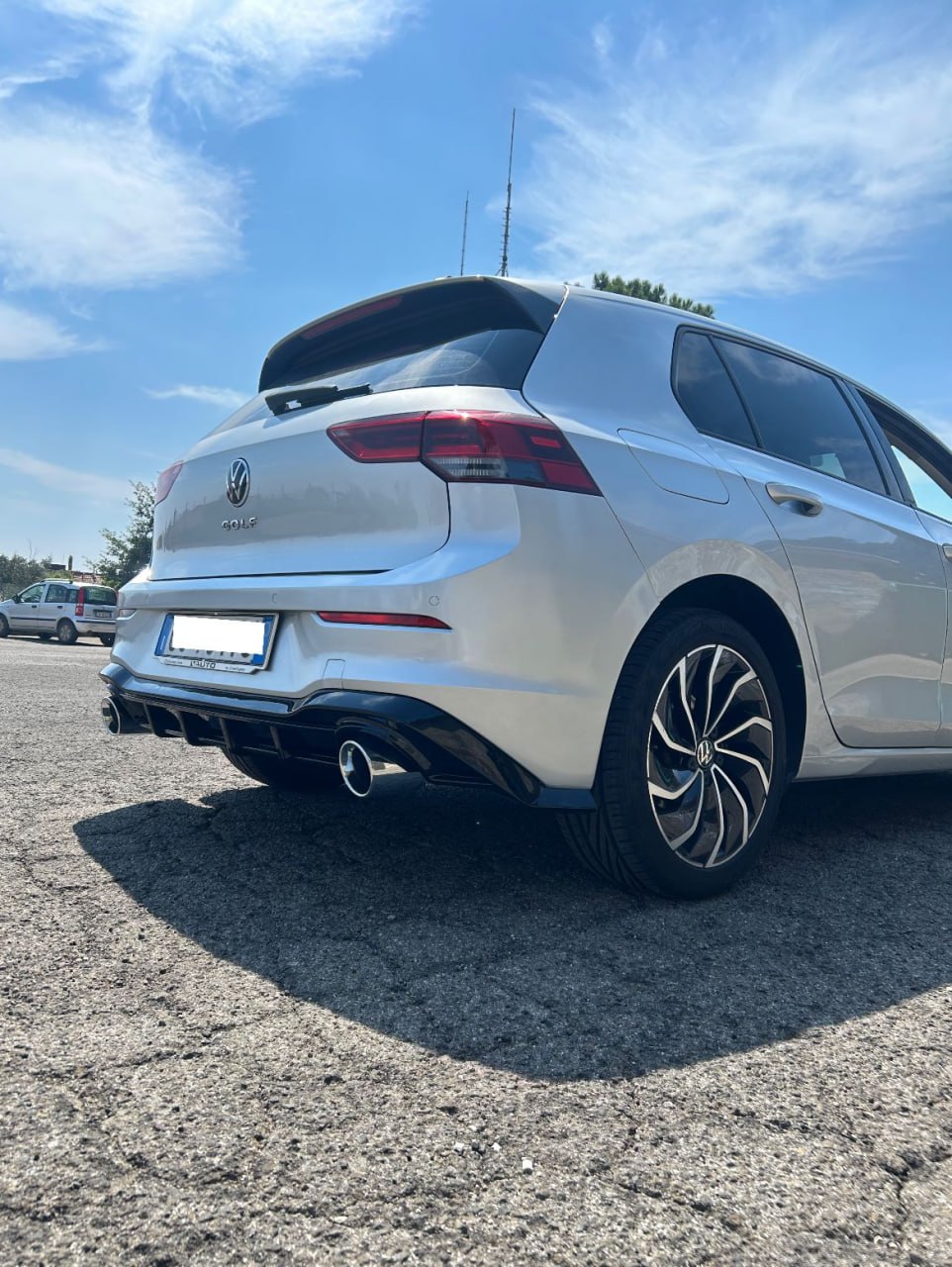 ART. 0512 DIFFUSORE GOLF 8 VIII 1+1 LOOK GTI NERO LUCIDO + TERMINALI