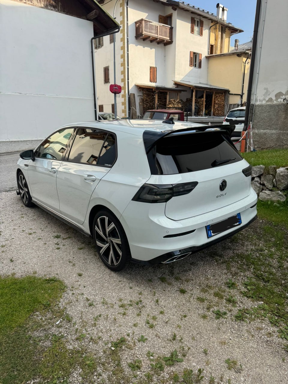 ART. 0673 SPOILER GOLF 8 LOOK R NERO LUCIDO