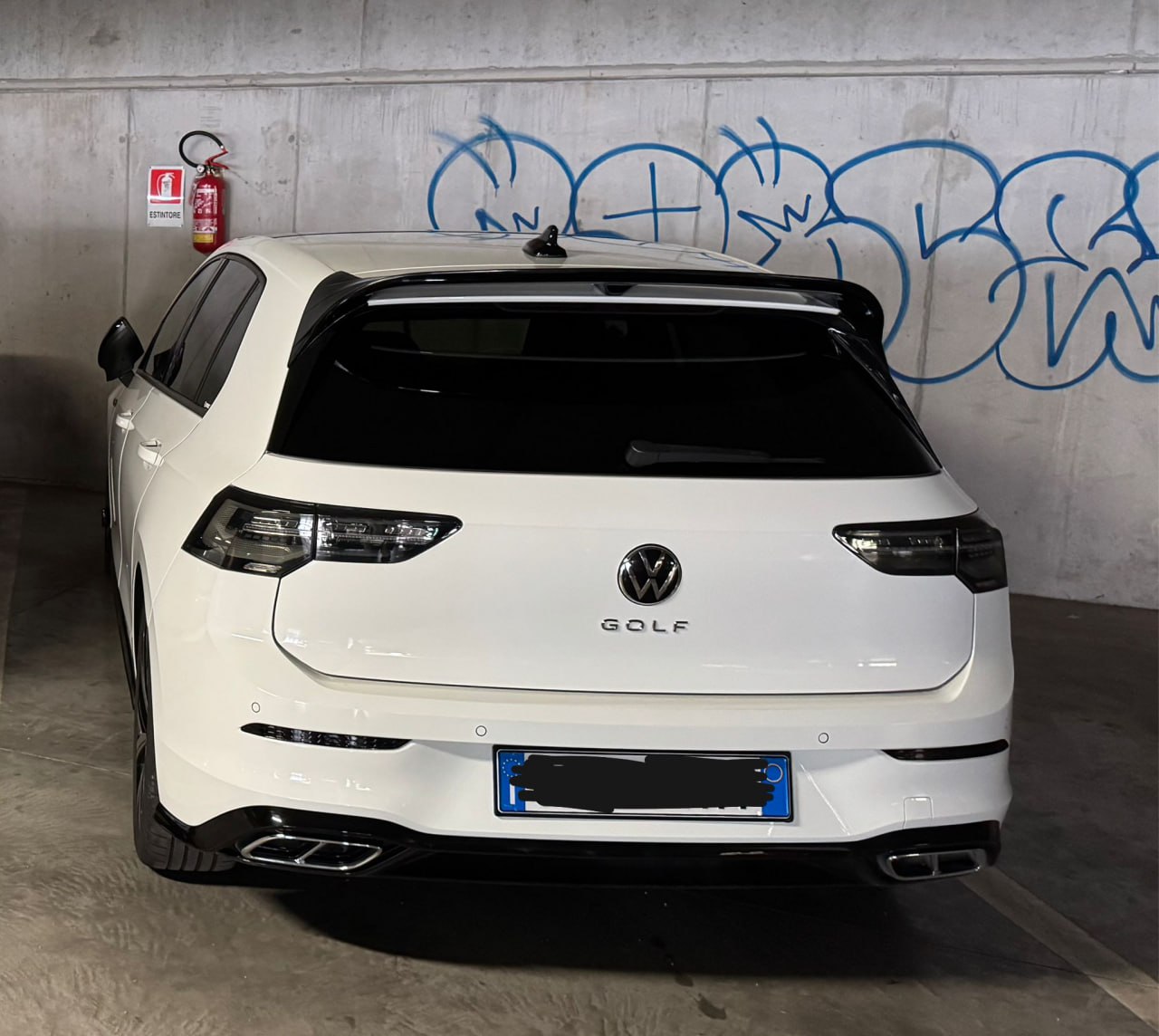 ART. 0673 SPOILER GOLF 8 LOOK R NERO LUCIDO