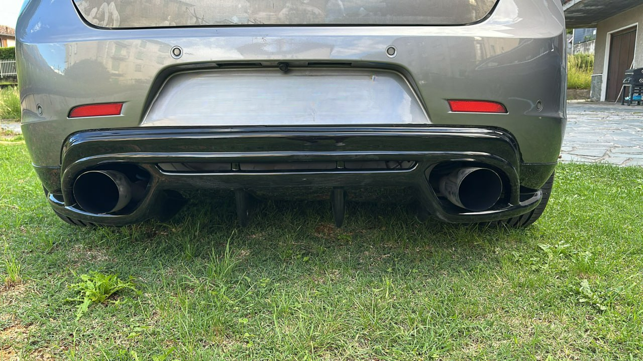 ART. 0405 DIFFUSORE ALFA  ROMEO  GIULIETTA LOOK QUADRIFOGLIO NERO LUCIDO