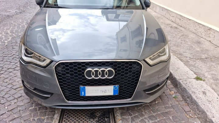 ART. 0343 GRIGLIA AUDI A3 8V 2012-2016 LOOK RS3 BORDO CROMATO