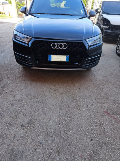 ART. 0945 GRIGLIA AUDI Q5 FY 2017-2020 LOOK RSQ5 QUATTRO NERO LUCIDO