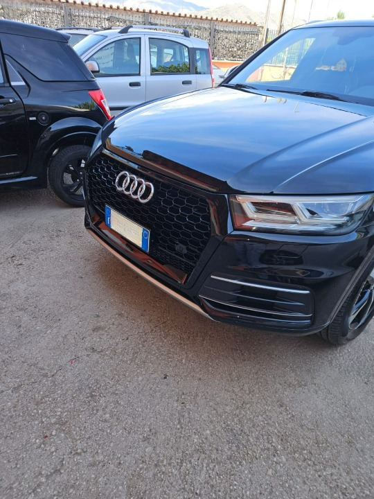 ART. 0945 GRIGLIA AUDI Q5 FY 2017-2020 LOOK RSQ5 QUATTRO NERO LUCIDO