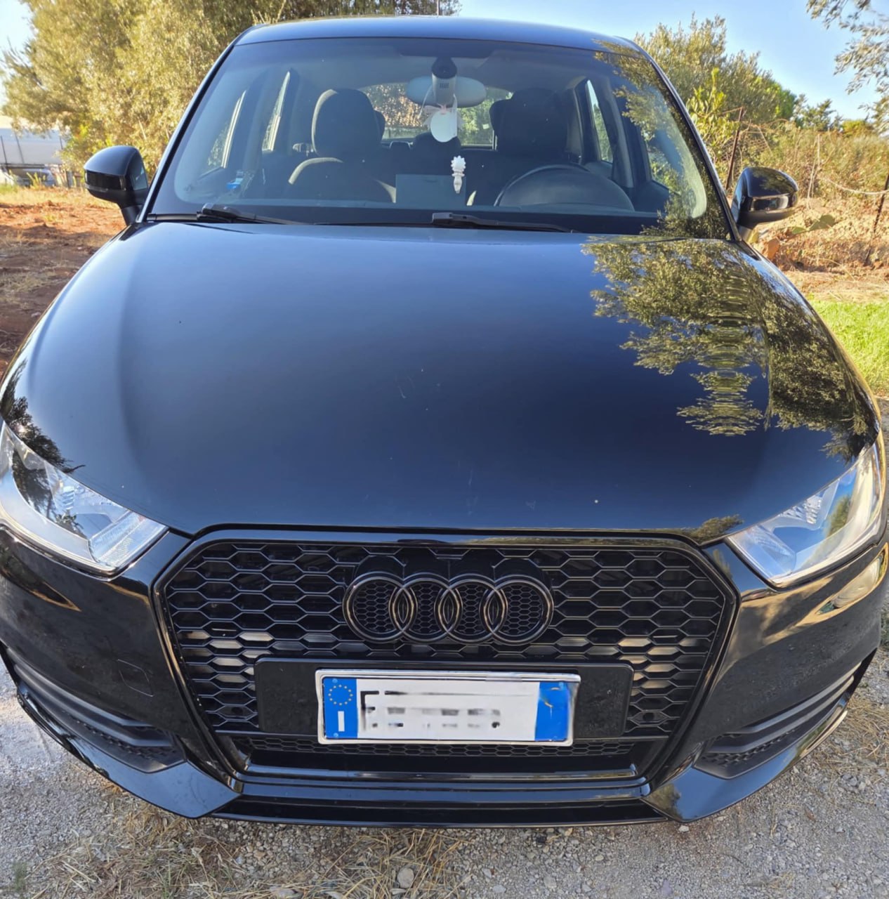 ART. 0966 GRIGLIA AUDI A1 8X LIFT 2016-2018 LOOK RS1 QUATTRO NERO LUCIDO