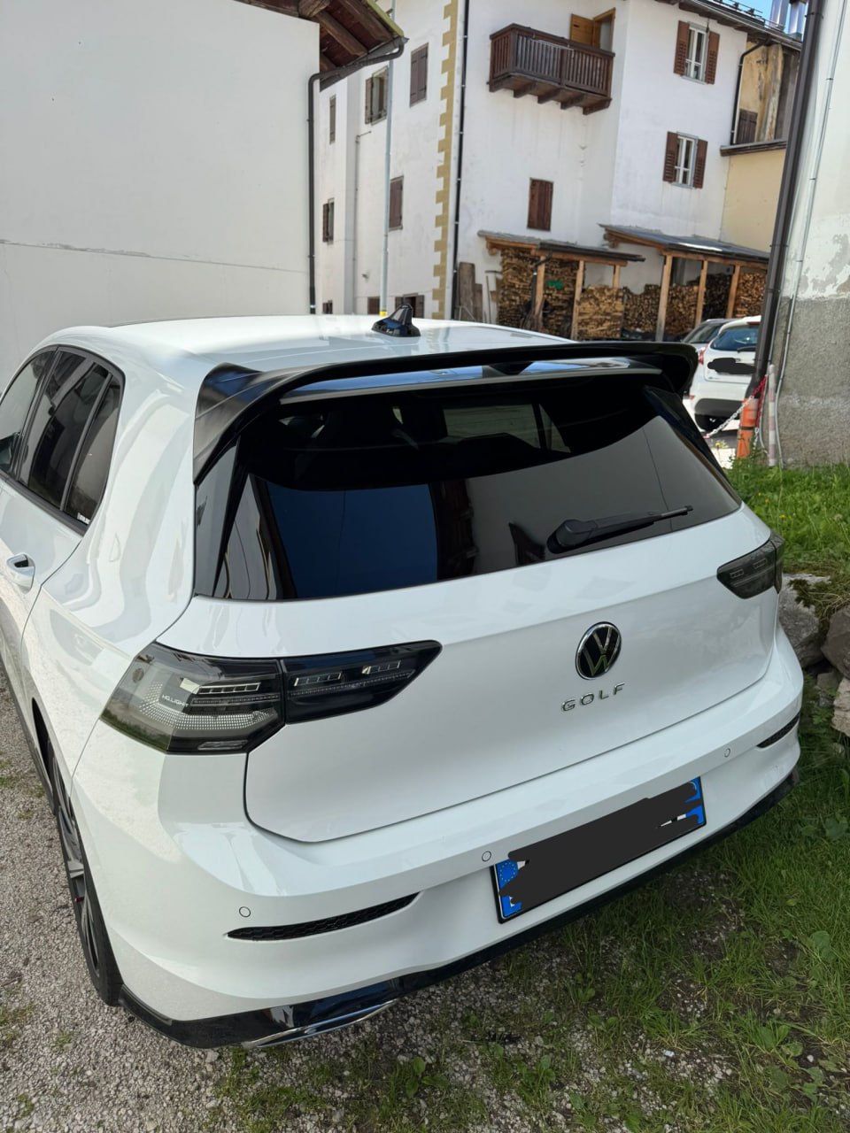 ART. 0673 SPOILER  VW GOLF 8 LOOK R NERO LUCIDO