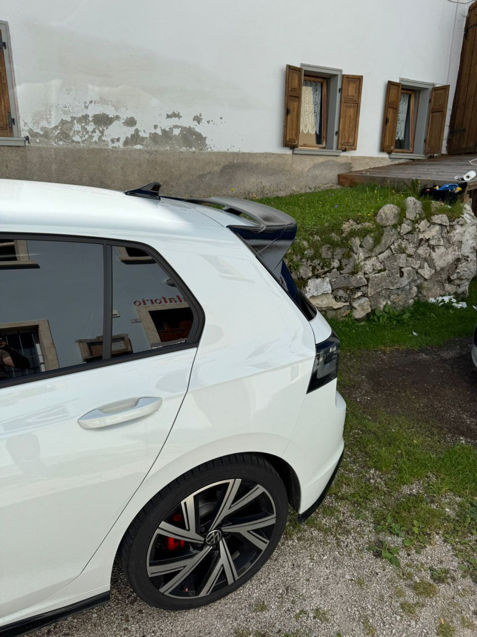 ART. 0673 SPOILER  VW GOLF 8 LOOK R NERO LUCIDO