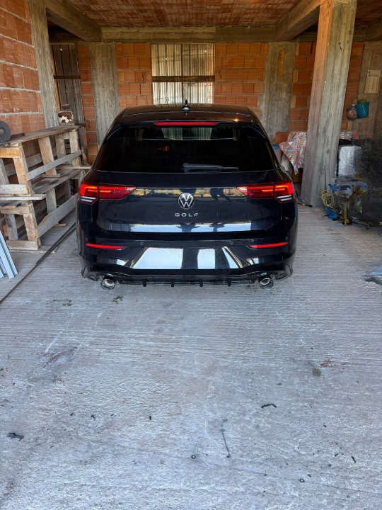 ART. 0512 DIFFUSORE GOLF 8 VIII 1+1 LOOK GTI NERO LUCIDO + TERMINALI