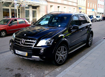 ART.3021 Parafanghi mercedes ML w164 kit 8 pezzi vetroresina