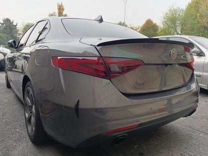 ART. 0232 SPOILER GIULIA GIULIETTA NERO LUCIDO LOOK